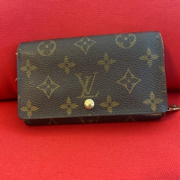 Louis Vuitton Wallet  - Authentic - Picture 1 of 16
